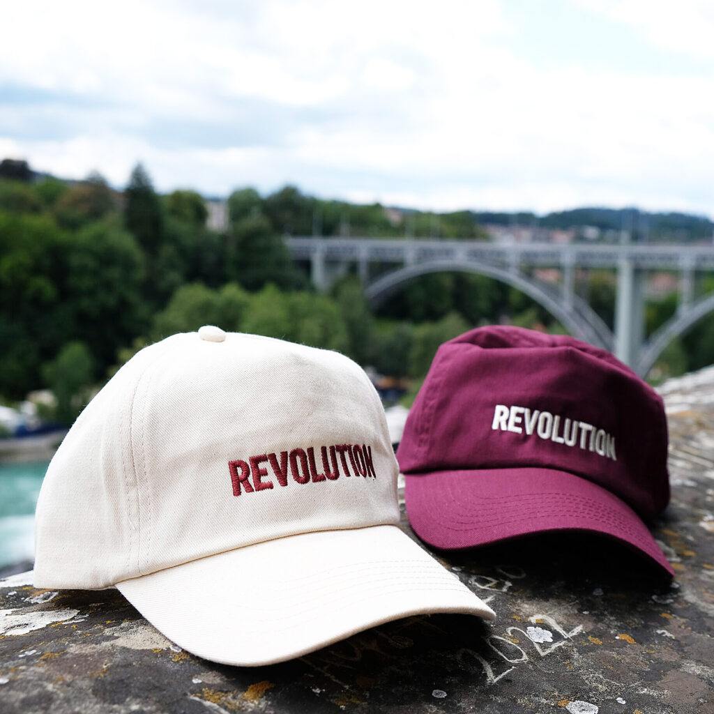 JUSO Cap in 2 Farben mit dem Slogan "Revolution"